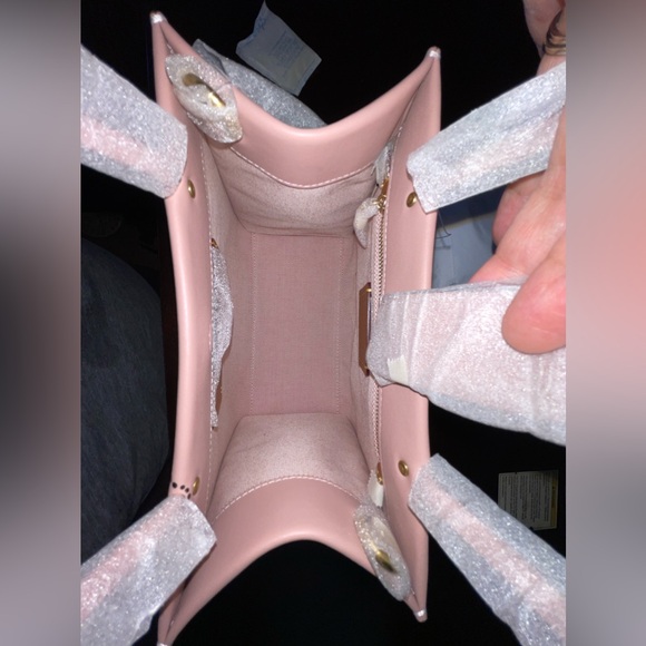 NWT COACH Cashin Carry 22 With Trompe L'Oeil Print - Picture 10 of 13